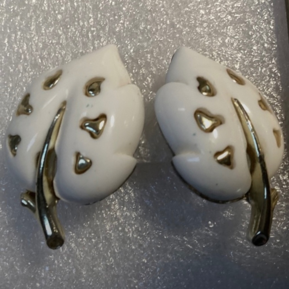Vintage Sarah Coventry Autumn Leaf Clip On Earrings Gold-tone, white enamel